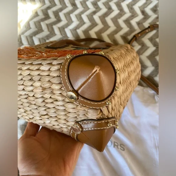 Michael Kors
MALIBU MEDIUM STRAW CROSSBODY - Picture 7 of 10